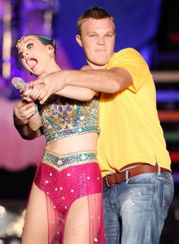 katy-perry-se-transforma-diosa-bollywood-02