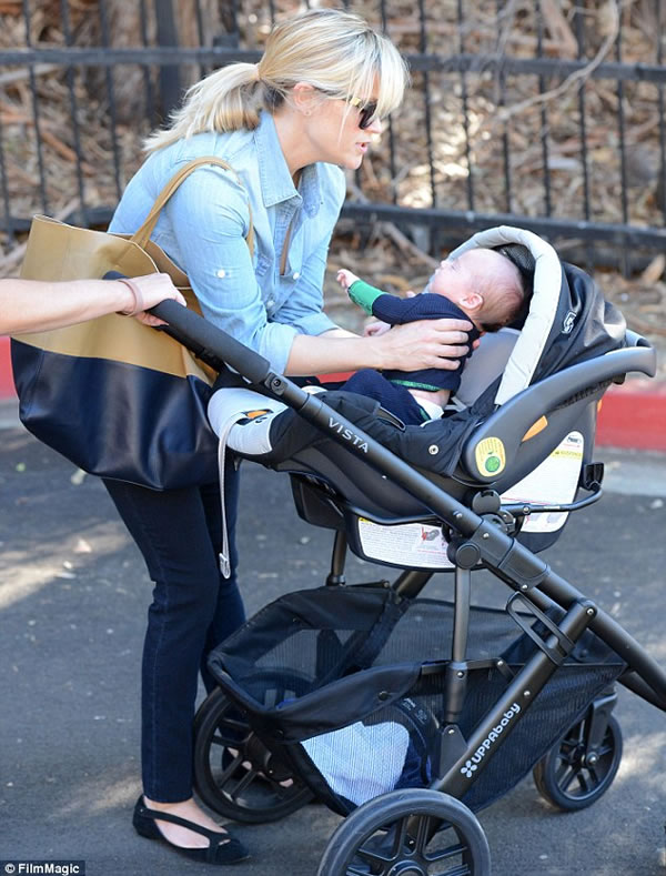 Las primeras fotos del hijo de Reese Witherspoon 1