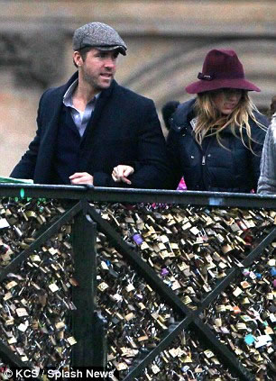 El Sr. y la Sra. Reynolds enamorados en Paris5