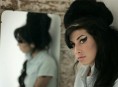 imagen A Amy Winehouse la habrían pillado con una mujer en la cama